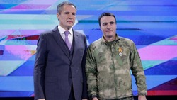 Вячеслав Гладков поучаствовал в церемонии награждения бойцов территориальной самообороны