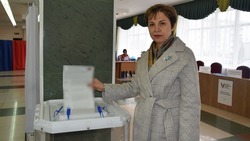 Глава администрации Вейделевского района приняла участие в выборах Президента РФ 15 марта