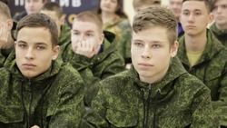 Вячеслав Гладков порекомендовал юношам пройти курс в Центре военно-спортивной подготовки