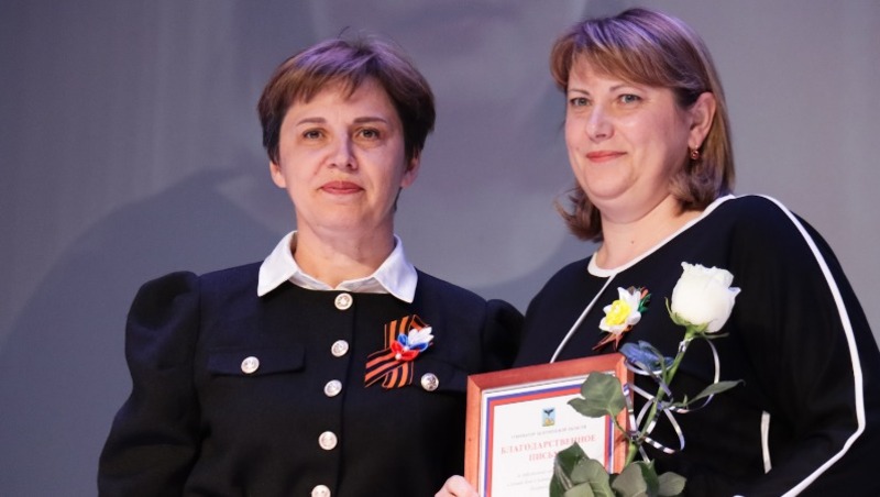 Работники местного самоуправления Вейделевского района получили награды и поздравления с праздником