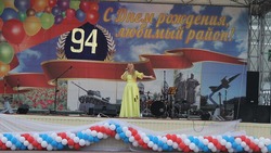 Вейделевцы встречали московскую певицу Ольгу Рыбникову аплодисментами и овациями