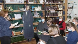 Вейделевские библиотекари провели час памяти «Поэзия и судьба»
