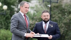 Вячеслав Гладков присвоил Евгению Поддубному звание почётного гражданина Белгородской области