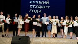 Руководитель фонда «Поколение» наградил лучших студентов года в Белгороде