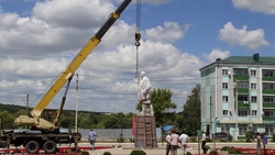 Специалисты демонтировали памятник Владимиру Ленину в Вейделевке