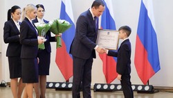 Вячеслав Гладков отметил стипендиями 50 отличившихся в номинации «Образование» школьников 