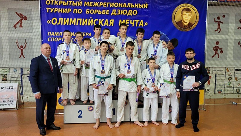 Белгородская команда заняла третье место на открытом межрегиональном турнире по дзюдо в Липецке