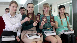 Юные жители Вейделевского района получили паспорта в День Конституции России