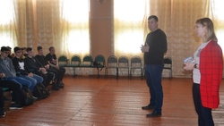 Студенты Вейделевского техникума встретились с представителем АО «Должанское»