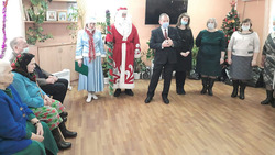 Глава администрации Вейделевского района вручил подарки пожилым в домах-интернатах