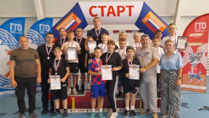Районный фестиваль ВФСК ГТО среди семейных команд прошёл в Вейделевском ФОКе