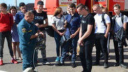Студенты Вейделевского техникума с экскурсией посетили местную пожарно-спасательную часть