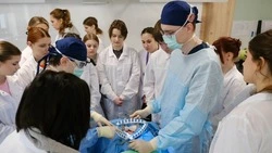 Две десятиклассницы Вейделевской школы прошли обучение по программе «Я — будущий врач!»