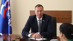 Жители Белгородской области обратились к сенатору РФ Тарасу Хтею на личный приём