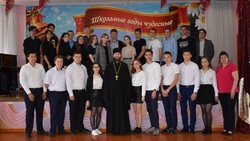 Десятиклассники встретились с настоятелем Покровского храма в Вейделевской школе