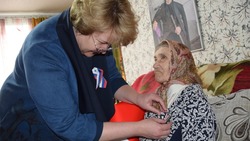 Жительница села Кубраки Вейделевского района получила медаль к 80-летию Прохоровского сражения