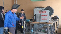 Вейделевские студенты побывали на экскурсии в машинно-тракторном парке предприятия-партнёра