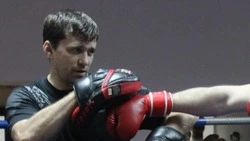 Тренер по боксу Александр Шумайлов учит вейделевских ребят побеждать