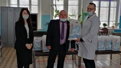 Работники Вейделевской центральной районной больницы получили подарки от «Единой России»