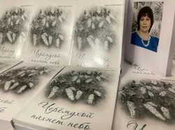 Новый сборник стихов «Черёмухой пахнет небо» вейделевской поэтессы Ирины Карагодиной вышел в свет