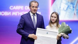 Вячеслав Гладков наградил лауреатов губернаторской стипендии среди студентов