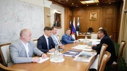 Александр Шуваев провёл встречу с председателем ЦЧБ ПАО Сбербанк Александром Абрамкиным