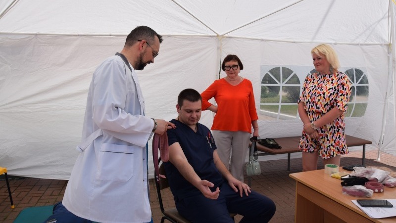 Передвижной центр обучения оказанию первой медицинской помощи продолжил работу в Вейделевке 24 мая