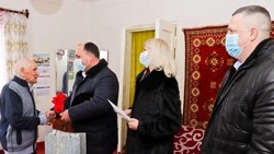Вейделевские власти поздравили ветеранов Великой Отечественной войны с Днём защитника Отечества 