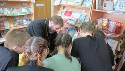 Благочинный Вейделевского церковного округа рассказал школьникам о православных праздниках