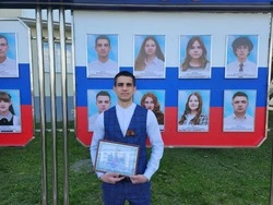 Преподаватель Вейделевской станции юных натуралистов Максим Харьков открывает детям мир природы 