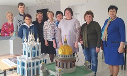 Вейделевцы посетили тактильную выставку «Зримый Петербург»