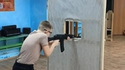 Тренировка по стрельбе из пневматического карабина проведена в Вейделевской спортшколе на каникулах