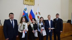 Четыре юных вейделевца получили паспорта в День Конституции Российской Федерации