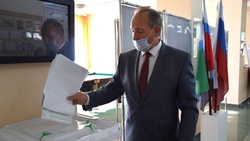 Глава администрации Вейделевского района принял участие в выборах