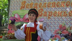 Жители Вейделевского района посетили выставку-дегустацию варенья