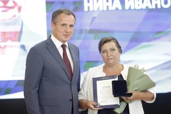 Вячеслав Гладков вручил белгородцам более 40 государственных и региональных наград 31 августа 