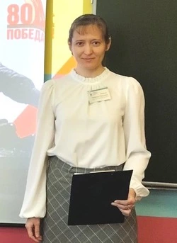 Сотрудник Вейделевского краеведческого музея Наталья Иванова рассказывает детям о малой родине