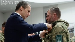 Вячеслав Гладков наградил белгородцев из отряда «Барс-Белгород»