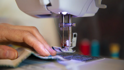 Белгородская швейная фабрика начала выпускать многоразовые защитные комбинезоны