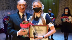 Глава администрации Вейделевского района наградил победителей конкурса «Человек года 2020»