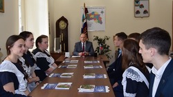 Глава администрации Вейделевского района встретился со старшеклассниками 19 апреля