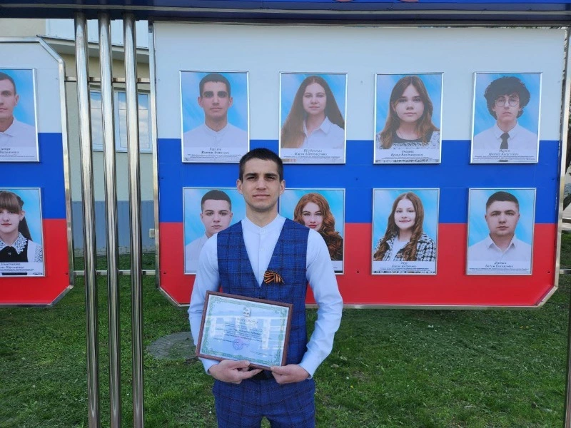 Преподаватель Вейделевской станции юных натуралистов Максим Харьков открывает детям мир природы 