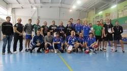Мужские команды встретились в рамках любительской лиги по волейболу в Вейделевке
