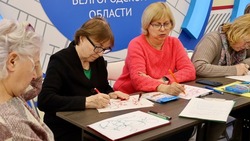 Пожилые белгородцы приняли участие в мастер-классе по нейрографике