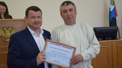 Глава администрации Вейделевского района вручил награды работникам ЗАО «Ровеньской дорожник»