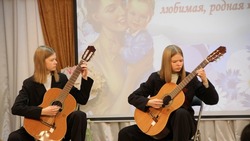 Воспитанники вейделевской школы искусств провели концерт ко Дню матери