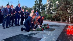 Вячеслав Гладков с Валентином Демидовым возложили цветы в рамках акции «Свеча памяти» 