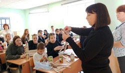 Сотрудники Николаевской школы Вейделевского района организовали изготовление окопных свечей