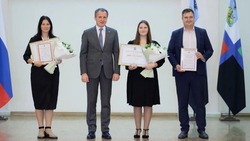 Вячеслав Гладков вручил очередные губернаторские стипендии юным активным и талантливым белгородцам