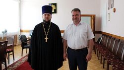 Настоятель Свято-Троицкого собора посёлка Ровеньки встретился с руководителем района